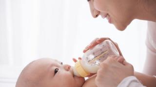 Mách Mẹ Chọn Sữa Công Thức Tốt Nhất Cho Trẻ Sơ Sinh