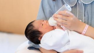 Có Nên Dặm Sữa Công Thức Cho Trẻ Sơ Sinh Hay Không?