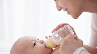 Trộn Cháo Với Sữa Công Thức Cho Bé 6 Tháng Tuổi - Mẹ Chú Ý