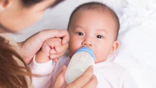 Kinh Nghiệm Chọn Sữa Công Thức Cho Trẻ Sơ Sinh Mẹ Nào Cũng Cần Biết