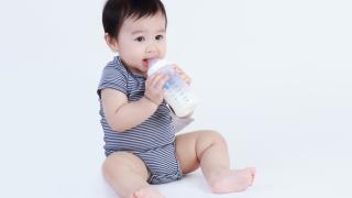 Sữa Cho Bé 1 Tuổi Nên Uống Bao Nhiêu Một Ngày?