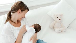 Chăm sóc mẹ và bé sau sinh tại nhà chuẩn khoa học