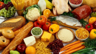 Nhu cầu dinh dưỡng và các loại sữa bột cho bé 2 tuổi
