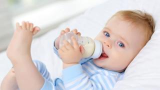 SỮA CHO TRẺ SƠ SINH: KINH NGHIỆM HỮU ÍCH NHẤT MÀ MẸ NÊN BIẾT