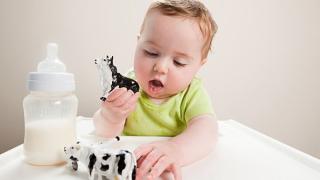 Đặc điểm của sữa cho bé 1 tuổi phát triển toàn diện nên dùng