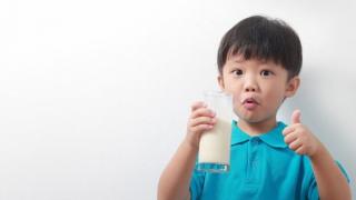 Sữa bột tốt nhất cho bé trên thị trường cha mẹ nên dùng