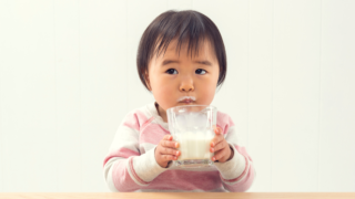 SỮA CHO BÉ TRÊN 2 TUỔI PHÁT TRIỂN TOÀN DIỆN: CHỌN THẾ NÀO PHÙ HỢP?