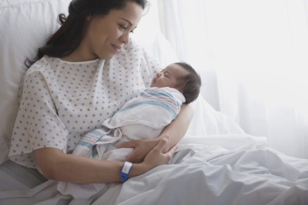 Các Lưu Ý Khi Chăm Sóc Trẻ Sơ Sinh Cha Mẹ Cần Biết