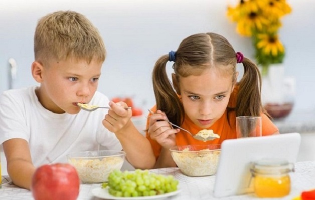 Thói Quen Xấu Ảnh Hưởng Chiều Cao Cân Nặng Trẻ Em