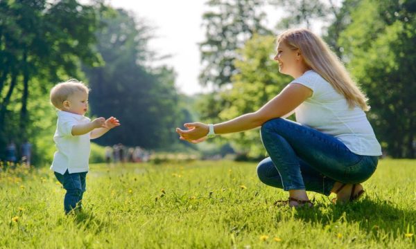 Tổng Hợp Hành Động Đánh Dấu Các Mốc Phát Triển Của Trẻ Sơ Sinh