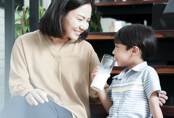 Giải đáp: Uống Sữa Công Thức Có Gây Dậy Thì Sớm Không?