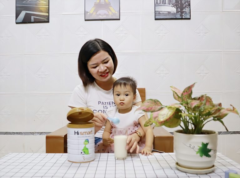 Sữa Công Thức Là Gì? Có Phải Là Nguyên Nhân Gây Táo Bón?