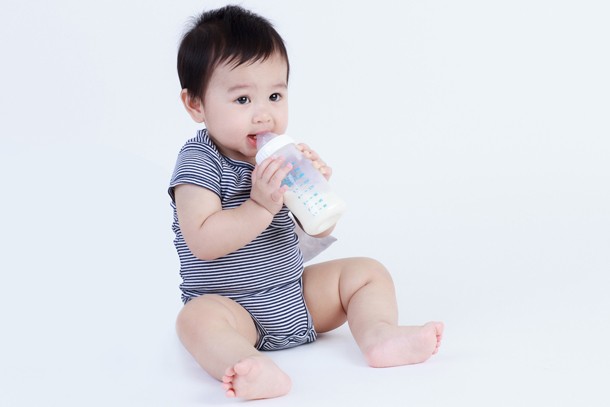 Sữa Cho Bé 1 Tuổi Nên Uống Bao Nhiêu Một Ngày?