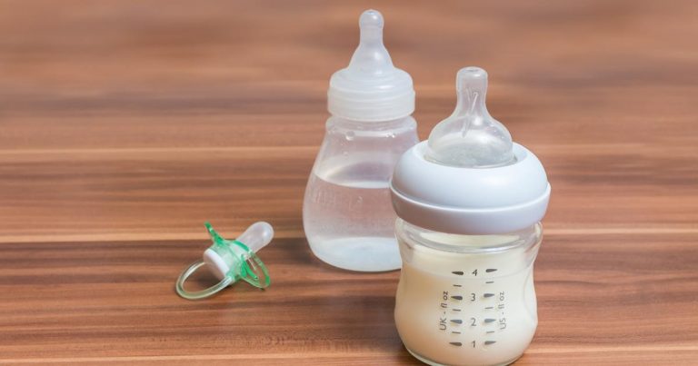 Sữa Công Thức Cho Bé - Khéo Lừa Để Bé Mê Sữa Hơn