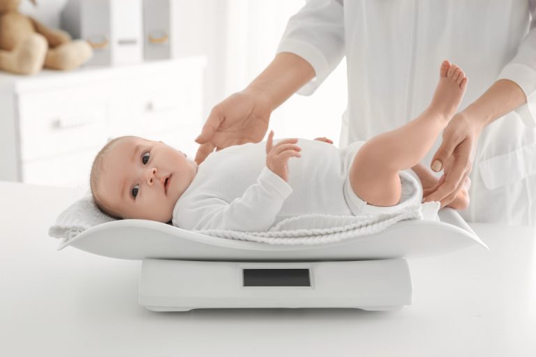 Sữa Công Thức Giúp Bé Tăng Cân Nhanh Hơn Sữa Mẹ?