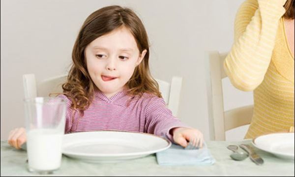 Bé 2 Tuổi Biếng Ăn Chỉ Uống Sữa: Mách Mẹ Cách Giúp Bé Ăn Ngon Miệng Hơn