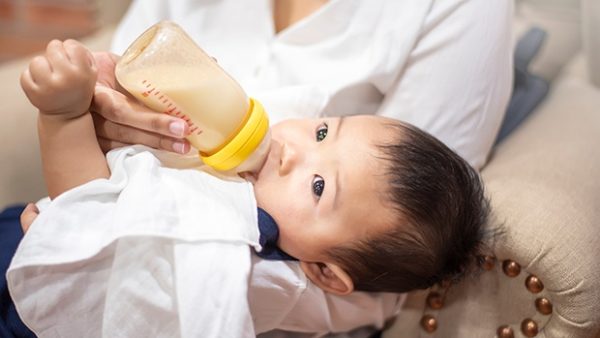 Bé Biếng Bú Chậm Tăng Cân Phải Làm Sao?
