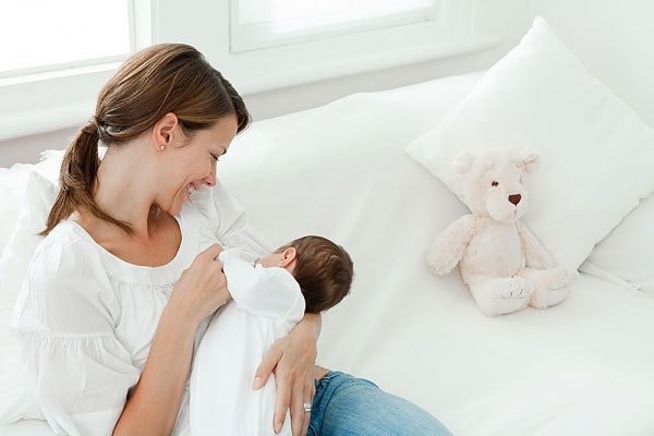 Chăm sóc mẹ và bé sau sinh tại nhà chuẩn khoa học