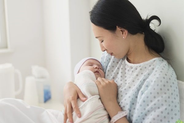 Những lưu ý khi sử dụng sữa bột cho bé 6 tháng