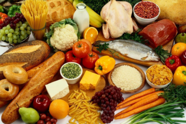 Nhu cầu dinh dưỡng và các loại sữa bột cho bé 2 tuổi