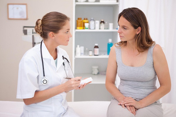 Những vấn đề khi chăm sóc mẹ và bé sau sinh