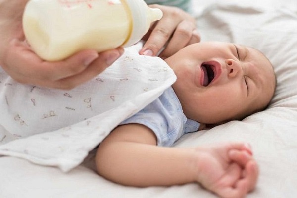 dấu hiệu trẻ không hợp sữa công thức
