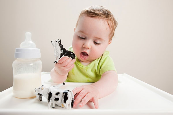 Đặc điểm của sữa cho bé 1 tuổi phát triển toàn diện nên dùng