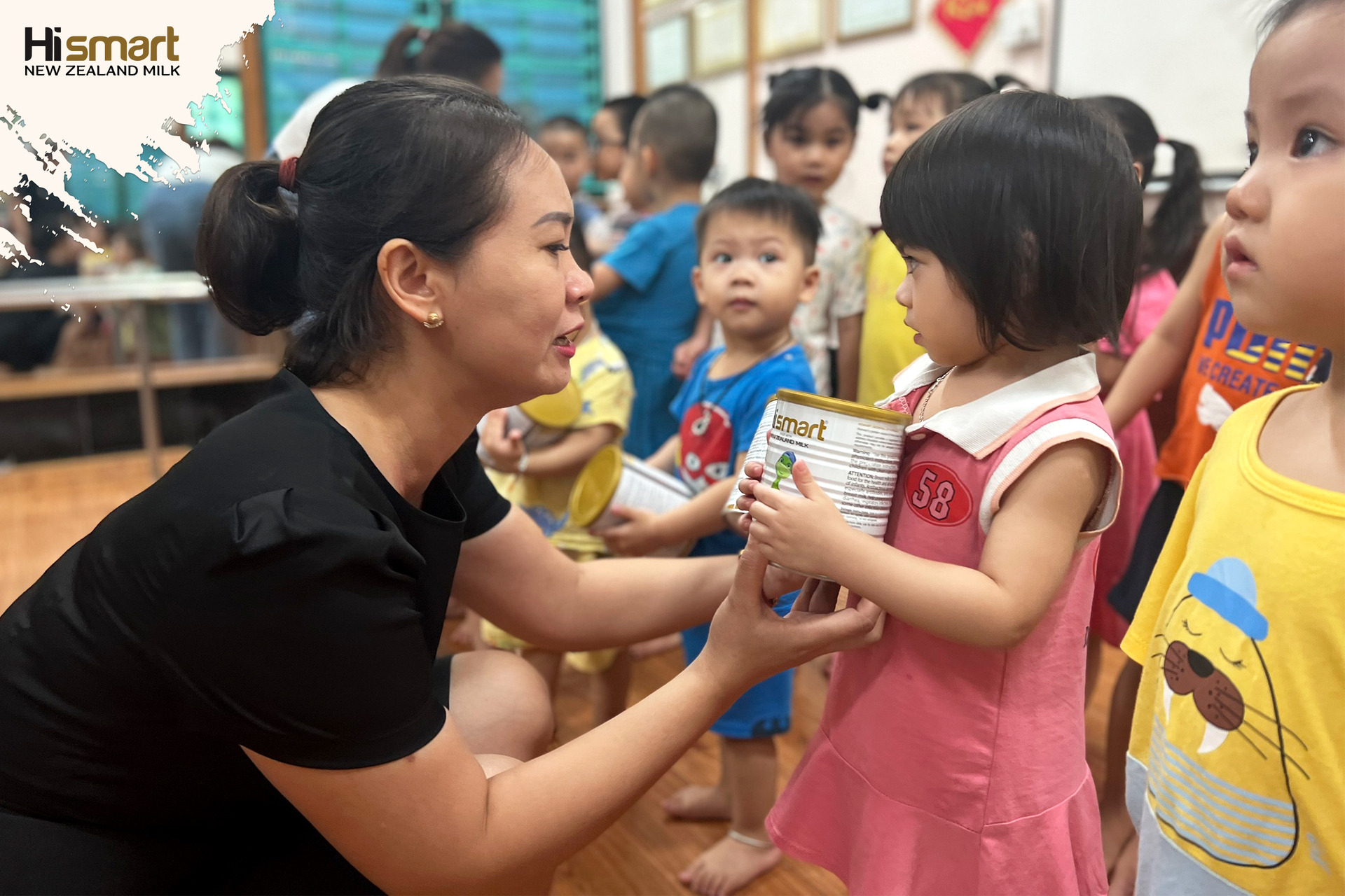 Các em nhỏ tại trường mầm non May 10