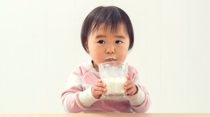 SỮA CHO BÉ TRÊN 2 TUỔI PHÁT TRIỂN TOÀN DIỆN: CHỌN THẾ NÀO PHÙ HỢP?
