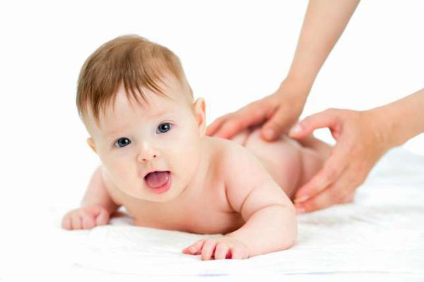 Các Mốc Phát Triển Của Trẻ Trong 6 Tháng Đầu Đời