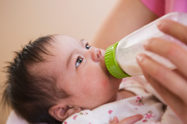 Có Nên Đổi Sữa Công Thức Cho Trẻ Sơ Sinh?