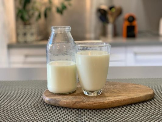 Sữa Nhập Khẩu Và Sữa Nội Địa Mẹ Nên Chọn Gì?