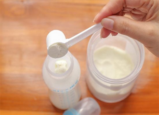 Sữa Công Thức Bé Bú Không Hết Để Được Bao Lâu?