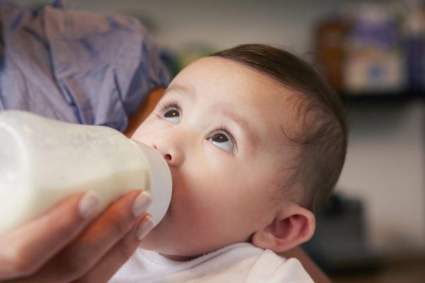 Sữa Công Thức Cho Trẻ 6 Tháng Tuổi Chứa Dầu Cọ Có Sao Không?