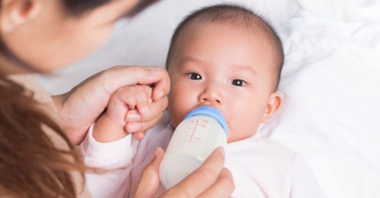 Kinh Nghiệm Chọn Sữa Công Thức Cho Trẻ Sơ Sinh Mẹ Nào Cũng Cần Biết
