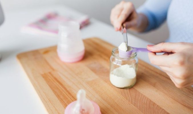 Những lưu ý khi dùng sữa công thức cho bé 1 tuổi