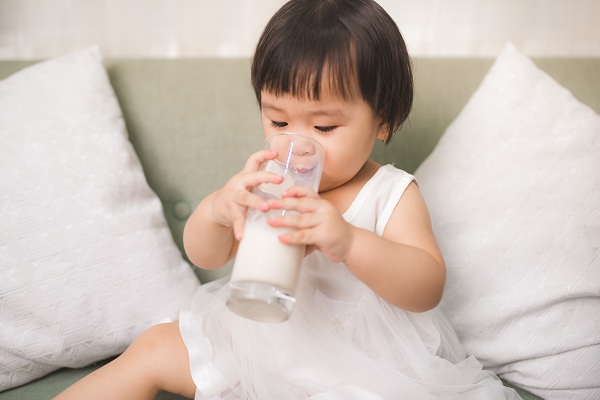 sữa công thức cho bé 1 tuổi